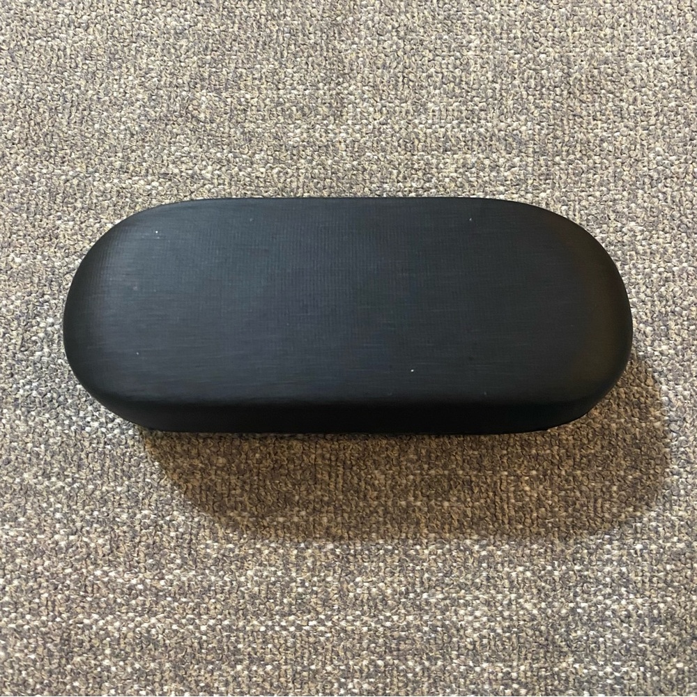 AirMag Black Glasses Case